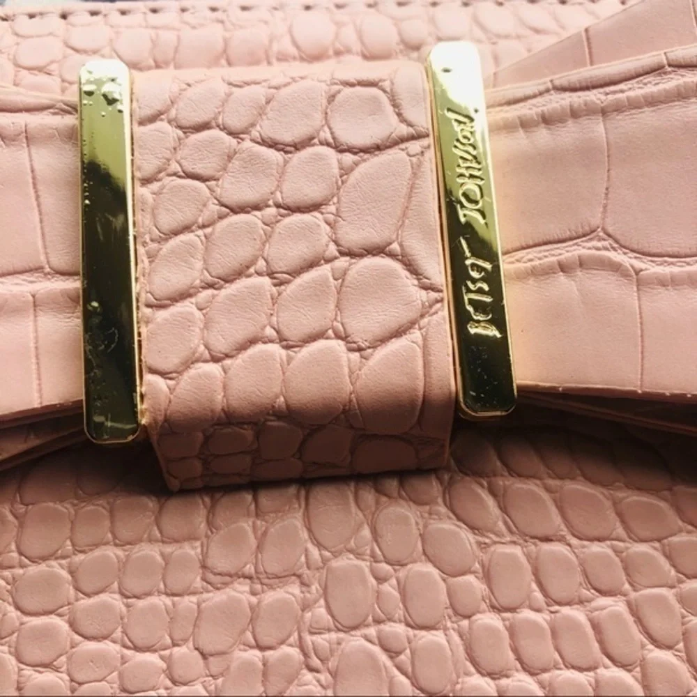 Betsey Johnson Pale Pink Croc Embossed Bow Wallet Wristlet NWT